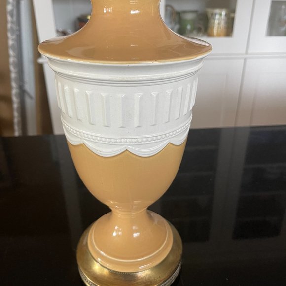 Vintage Neoclassical Lamp - Picture 3 of 4